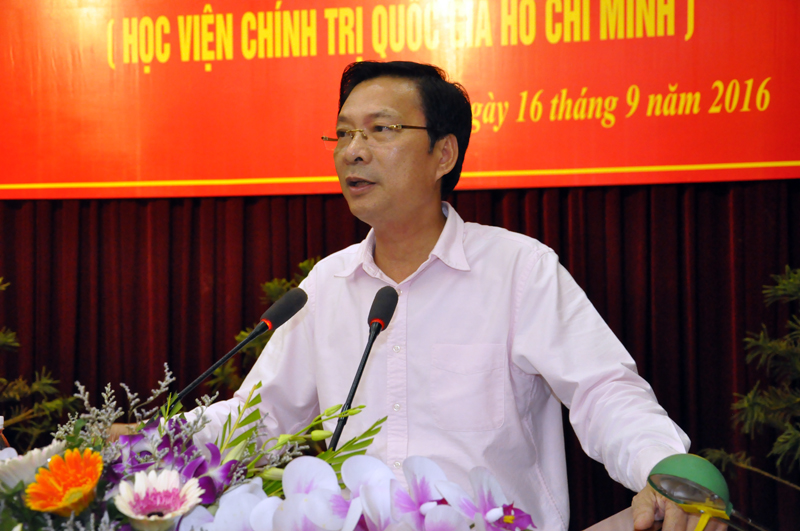 Đồng chí Nguyễn Văn Đọc, Bí thư Tỉnh ủy, Chủ tịch HĐND tỉnh phát biểu tại hội nghị.