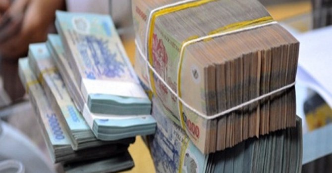 Thay vì tìm kênh đầu tư hiệu quả, không ít đại gia Việt ôm cục tiền ngàn tỷ mang đi gửi ngân hàng.