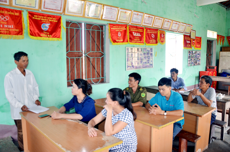 Một buổi sinh hoạt của Chi bộ thôn Thượng, xã Đồng Rui (huyện Tiên Yên).
