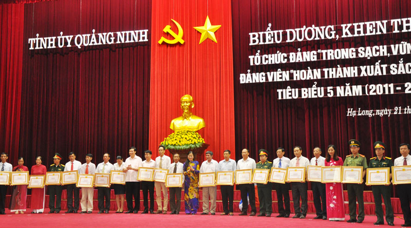 Các chi bộ thuộc đảng bộ cơ sở được tặng Bằng khen của BTV Tỉnh ủy 