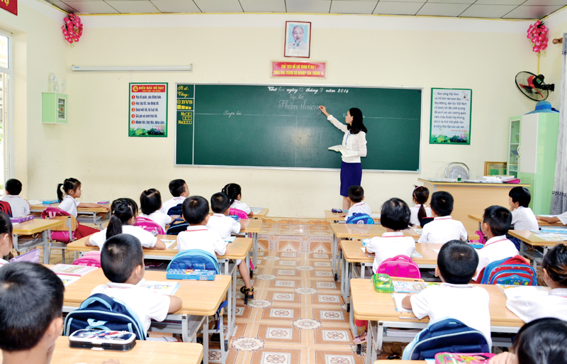 Tiết học tiếng Việt của cô và trò lớp 2B2 Trường Tiểu học Hải Yên (Móng Cái).  