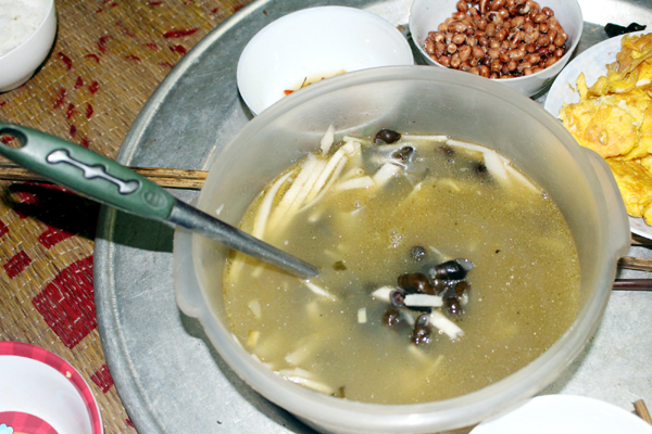 Ốc khe là món ăn dân dã, được nhiều người dân Bình Liêu ưa thích.