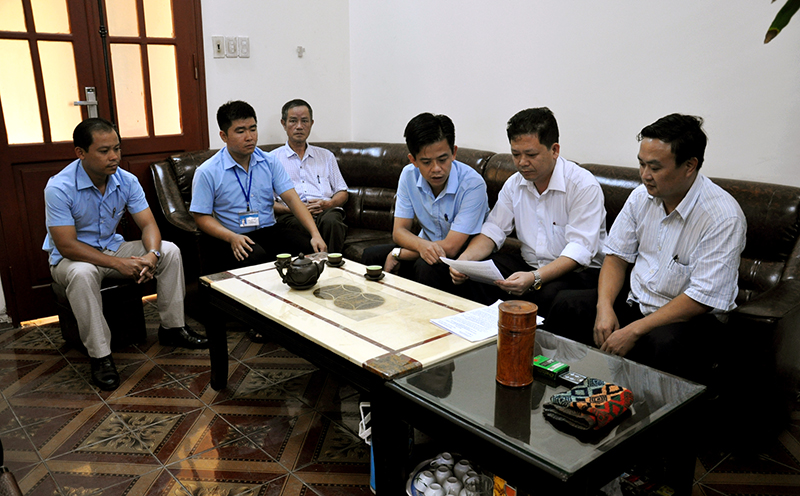 Các đồng chí lãnh đạo phường Mông Dương (TP Cẩm Phả) hội ý triển khai các nhiệm vụ trọng tâm quý IV-2016 của phường.