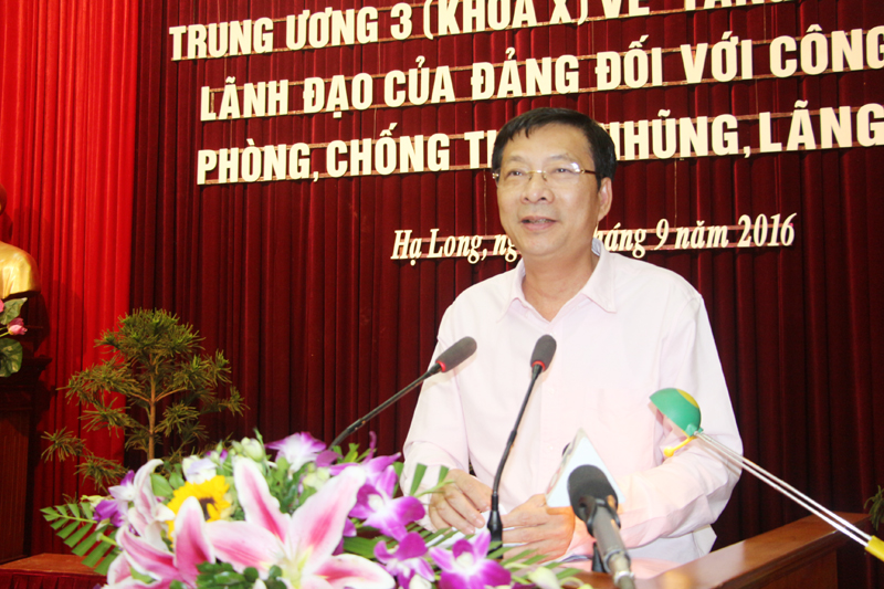 Bí thư Tỉnh ủy Nguyễn Văn Đọc phát biểu tại Hội nghị.