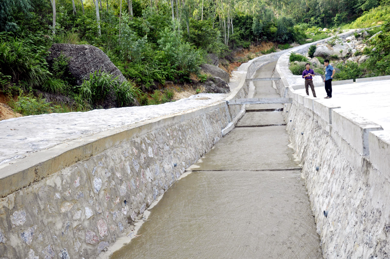 Công trình mương tiêu thoát nước trên địa bàn phường Cẩm Thạch (TP Cẩm Phả), trị giá trên 13 tỷ đồng, được hoàn thành, đưa vào sử dụng từ đầu tháng 9-2016.