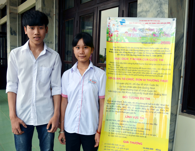 Đôi bạn Nguyễn Thị Hoài Linh, Đinh Đức Dương đoạt giải khuyến khích tại cuộc thi sáng tạo dành cho thanh thiếu niên, nhi đồng toàn quốc lần thứ 12 (2015-2016) với sản phẩm “Gia công bột điệp và tạo tấm ép trang trí từ bột điệp”.