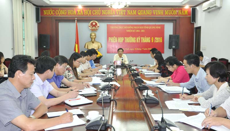Đồng chí Nguyễn Văn Đọc, Bí thư Tỉnh ủy, Chủ tịch HĐND tỉnh chủ trì phiên họp thường kỳ tháng 9.