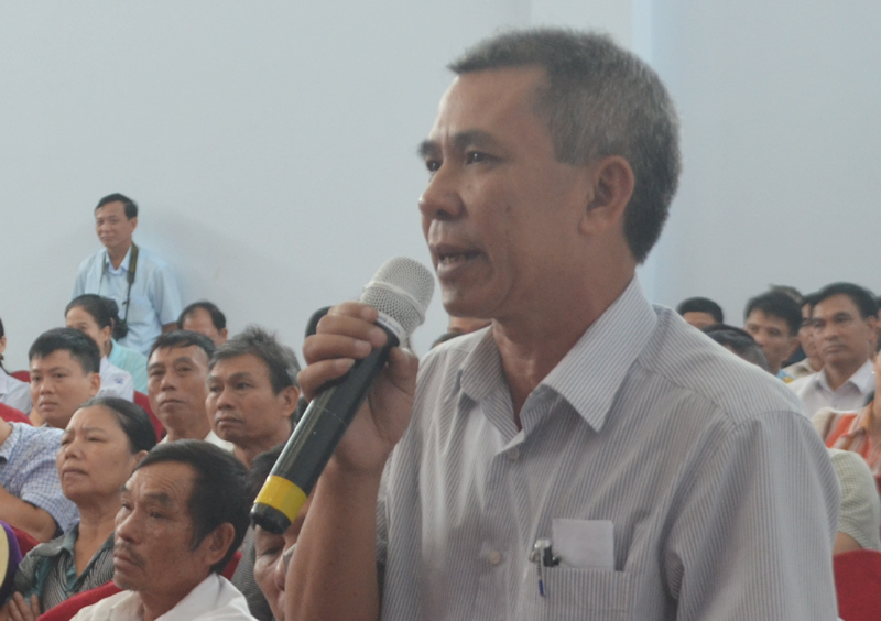 Cử tri Phạm Quang Tuấn, ở  phường Cẩm Phú, TP Cẩm Phả phát biểu kiến nghị đến ĐBQH.