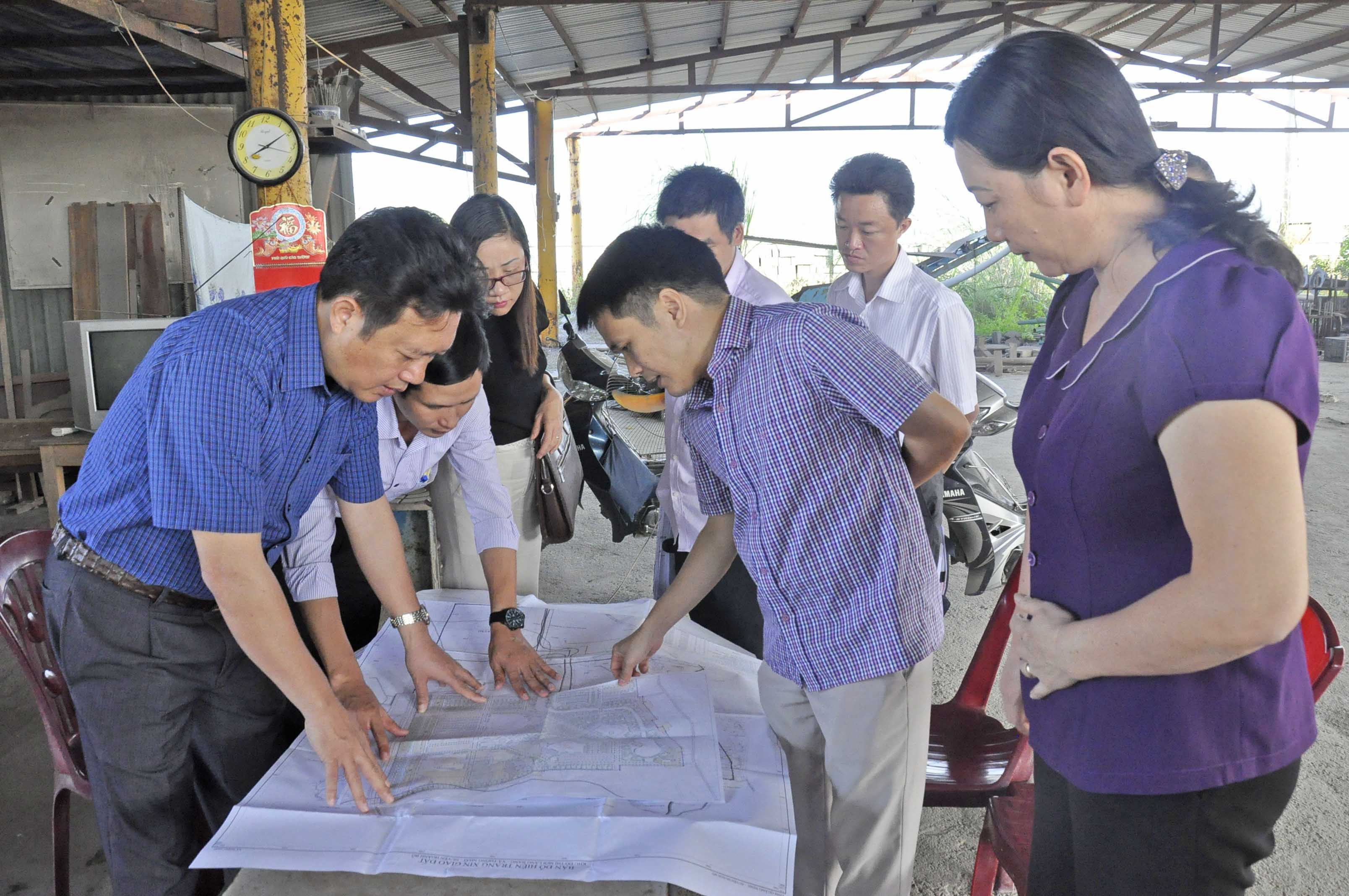 Đoàn Thường trực HĐND tỉnh giám sát tiến độ GPMB Dự án Hạ tầng khu đô thị Bắc Cầu Bang, xã Thống Nhất, huyện Hoành Bồ