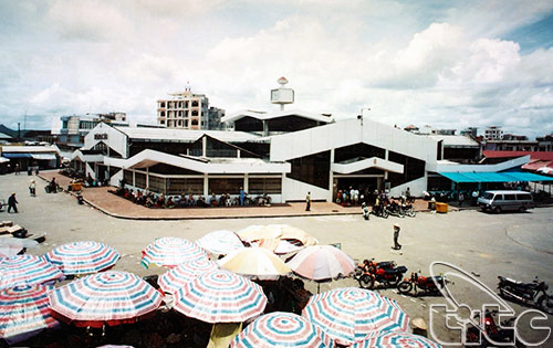 Chợ Móng Cái 1, thường gọi là Chợ 1 (ảnh chụp năm 1998), nay là Chợ Trung tâm Móng Cái. Hồng Long (CTV)