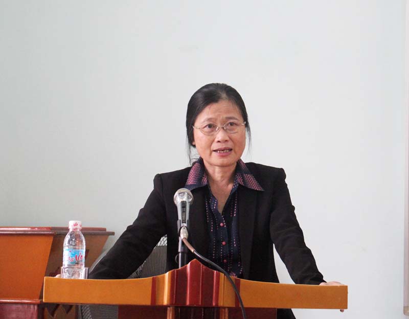 Đồng chí Đỗ Thị Hoàng, Phó Bí thư Thường trực Tỉnh ủy phát biểu tại lễ khai giảng lớp học.