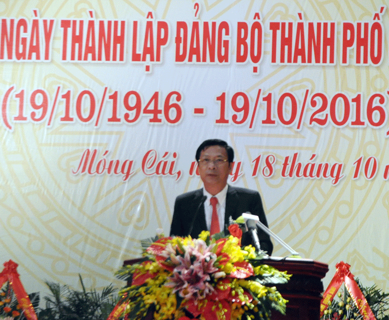 Đồng chí Nguyễn Văn Đọc, Bí thư Tỉnh ủy, Chủ tịch HĐND tỉnh phát biểu tại buổi lễ