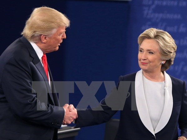 Ứng cử viên tranh cử Tổng thống Mỹ của Đảng Dân chủ Hillary Clinton (phải) và ứng viên Donald Trump của Đảng Cộng hòa. (Nguồn: AFP/TTXVN)