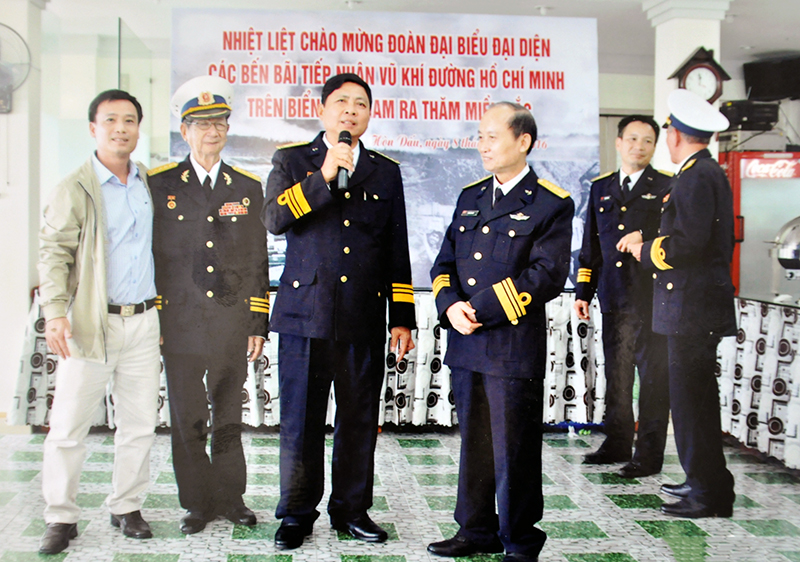 Các thế hệ cán bộ, chiến sĩ Đoàn tàu không số gặp mặt, giao lưu dịp đầu năm 2016. (Ảnh Hội Truyền thống Đường Hồ Chí Minh trên biển cung cấp)