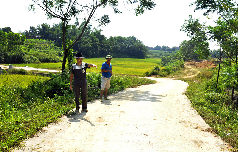 Con đường nội thôn Nà Sàn, xã Đông Ngũ do bà con trong thôn tự nguyện hiến đất để làm.