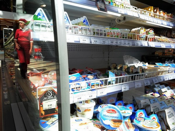  Hàng hóa bày bán tại một siêu thị ở Saint Petersburg (Nga) ngày 7/8/2014. (Nguồn: AFP/TTXVN)