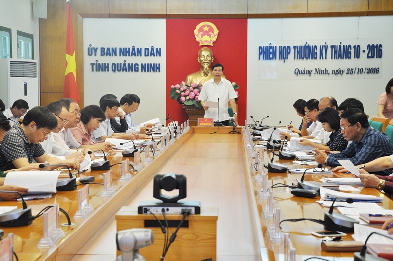Chủ tịch UBND tỉnh Nguyễn Đức Long phát biểu chỉ đạo tại phiên họp.