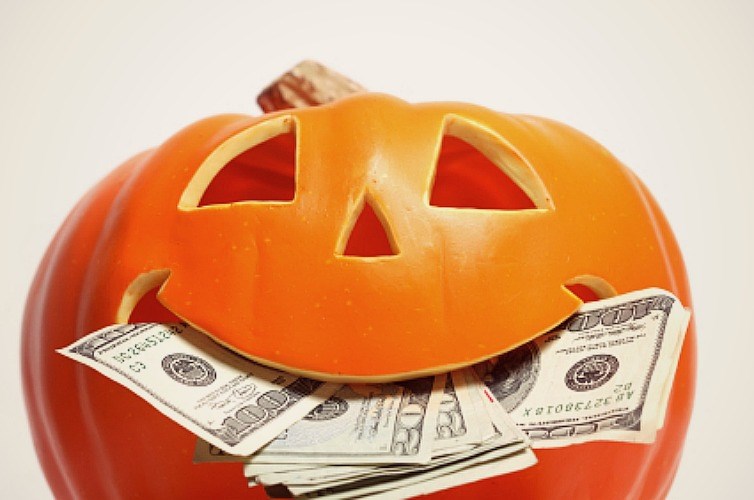  Theo ước tính, người dân Mỹ chi khoảng 8 tỷ USD cho lễ hội Halloween. 