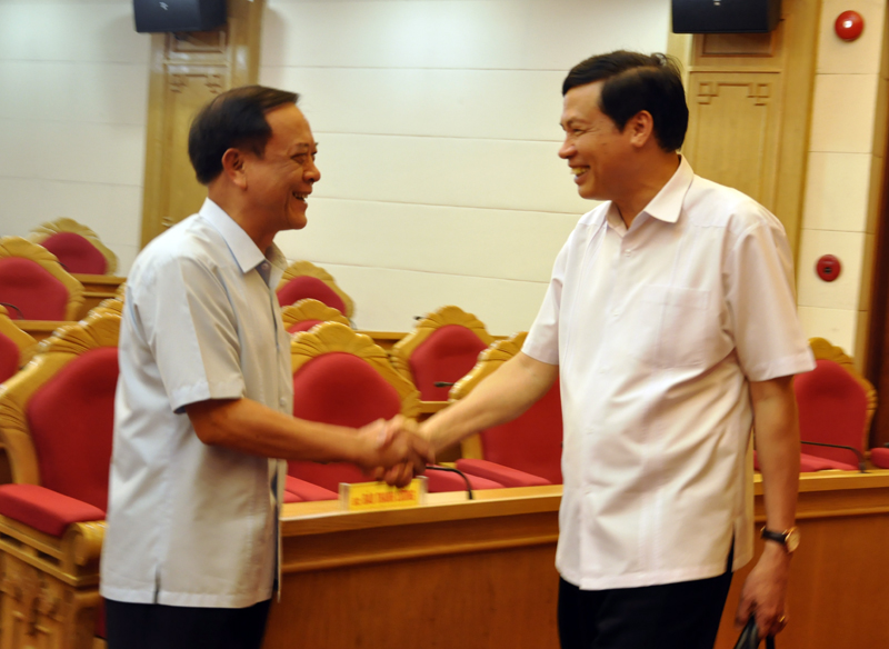 Đồng chí Nguyễn Đức Long, Chủ tịch UBND tỉnh gặp gỡ các đồng chí cán bộ nghỉ hưu thuộc diện BTV Tỉnh ủy quản lý năm 2015