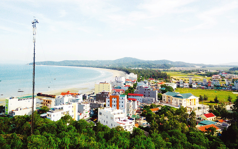 Huyện đảo Cô Tô cũng phát triển không ngừng, phấn đấu trở thành đô thị sinh thái biển hiện đại.