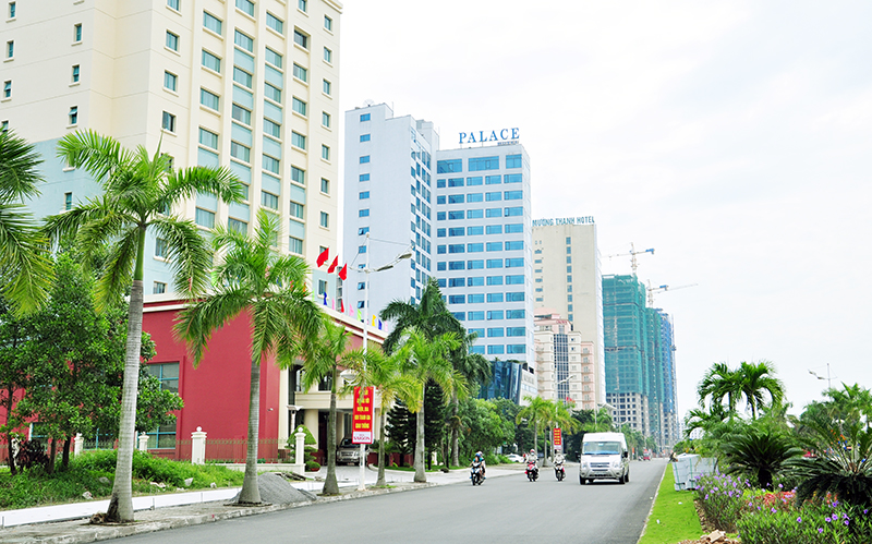 Hệ thống cơ sở lưu trú ngày càng được đầu tư hiện đại. Trong ảnh: Các khách sạn ở khu Đông Hùng Thắng, phường Bãi Cháy, TP Hạ Long.