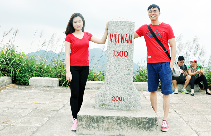 Cột mốc biên giới 1300 thuộc tỉnh Lạng Sơn, cũng là ngã ba tiếp giáp 3 tỉnh Lạng Sơn, Quảng Ninh với tỉnh Quảng Tây, Trung Quốc.