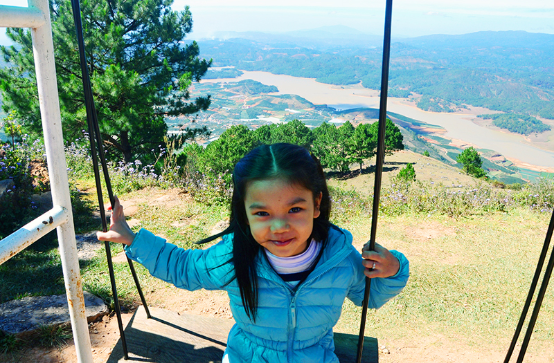 Du khách có thể chinh phục đỉnh cao Lang Biang huyền thoại, thưởng thức không khí trong lành, ngắm nhìn TP Đà Lạt từ độ cao trên 2.100m...