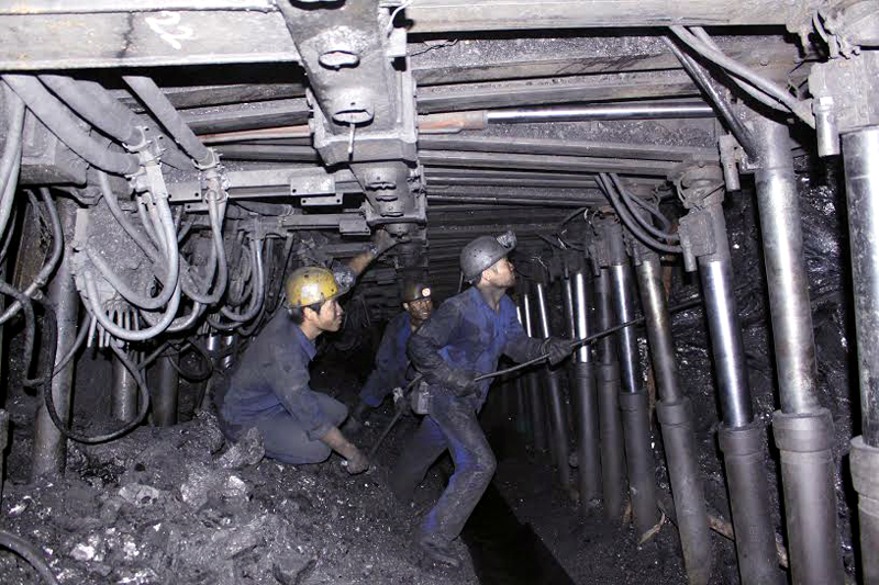 Khai thác than tại Công ty than Nam Mẫu. Ảnh: Nguyễn Hoan-CTV