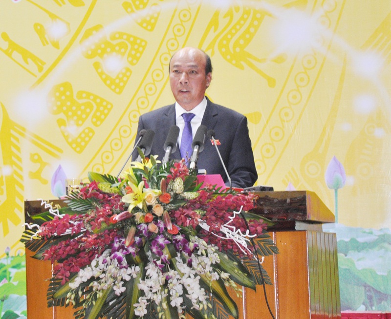 Đồng chí Lê Minh Chuẩn, Chủ tịch Hội đồng Thành viên Tập đoàn Công nghiệp Than-Khoáng sản Việt Nam phát biểu tại buổi gặp mặt.