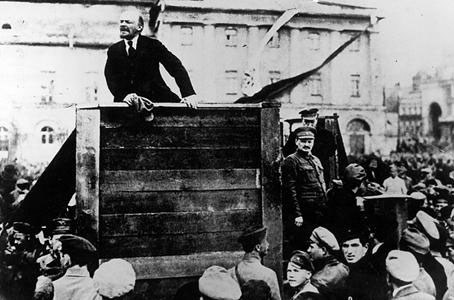 Lãnh tụ V.I.Lê-nin đã lãnh đạo thành công Cách mạng Tháng Mười Nga. Ảnh tư liệu