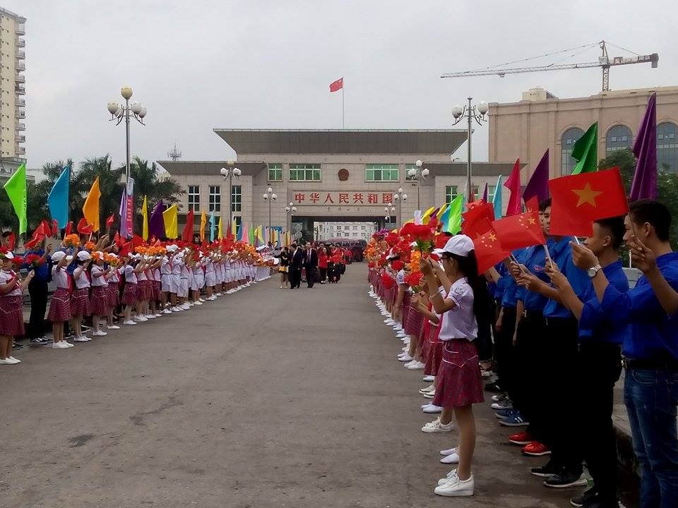 越南青年代表热烈欢迎中国青年代表（图片来源：越通社）