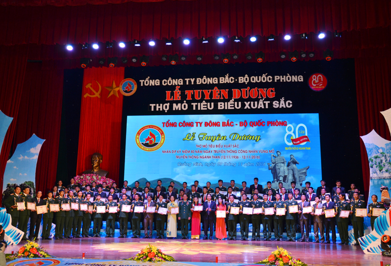 830 thợ mỏ xuất sắc tiêu biểu của TCT Đông Bắc năm 2016 được biểu dương, tôn vinh tại buổi lễ