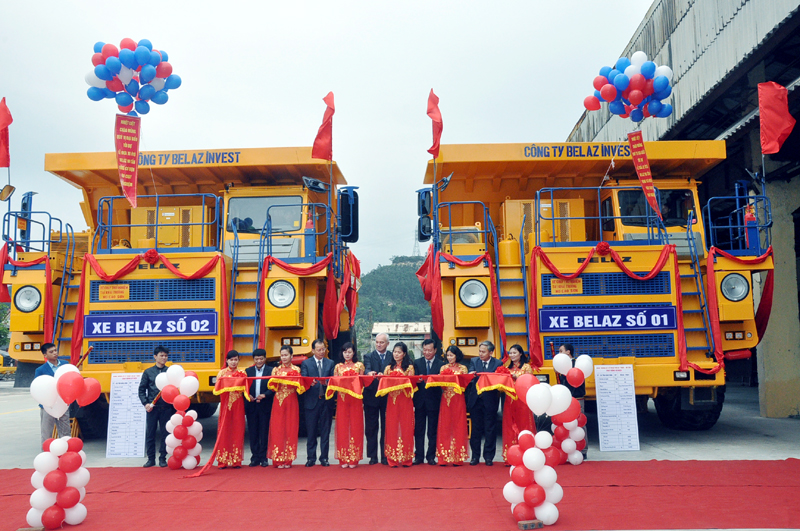  Đầu tư thiết bị vận tải cỡ lớn phục vụ khai thác than lộ thiên tại Công ty Than Cao Sơn. 