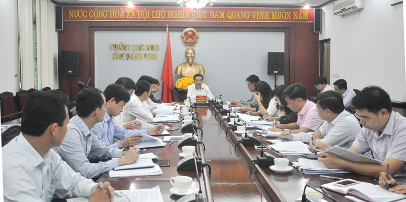 Đồng chí Nguyễn Văn Đọc, Bí thư Tỉnh ủy, Chủ tịch HĐND tỉnh chủ trì cuộc họp.