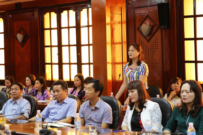Đại diện các thầy cô giáo của Thành phố Cẩm Phả bày tỏ tâm tư tại buổi gặp mặt.