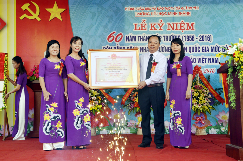 Trường Tiểu học Minh Thành (TX Quảng Yên) đón Bằng công nhận trường chuẩn Quốc gia mức độ 2.