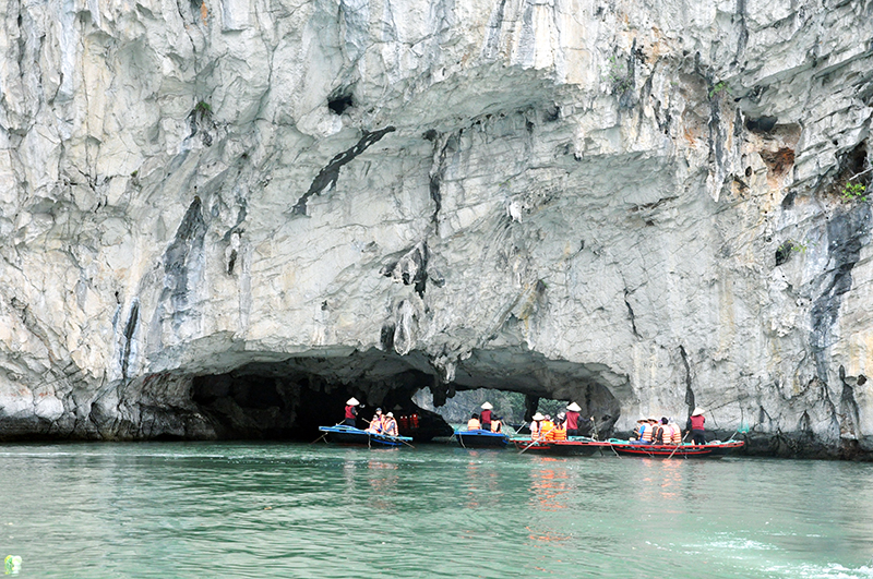 Ba Hang là một trong những điểm du lịch sôi động trên Vịnh, được bảo vệ chặt chẽ.
