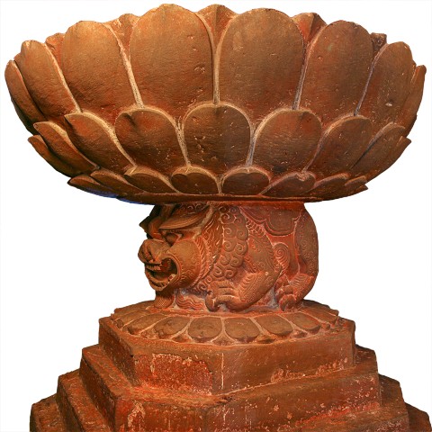 Sư tử đội tòa sen, ảnh chụp tại chùa Thầy, Hà Nội