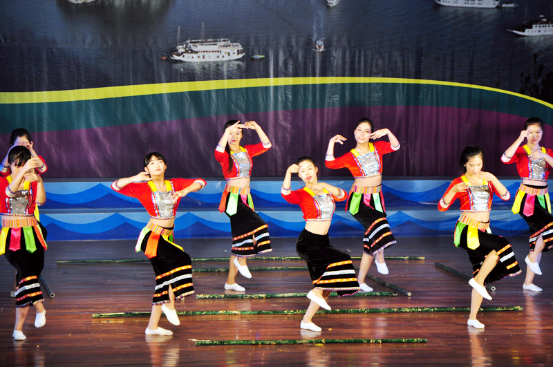 Múa “Mùa cơm mới” của đoàn Tiên Yên tại Hội diễn Nghệ thuật quần chúng tỉnh Quảng Ninh năm 2016.