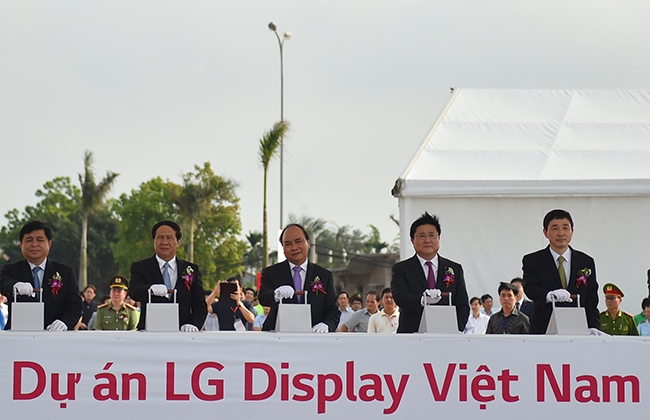 Dự án LG Display Hải Phòng, cấp phép ngày 15/4/2016, tổng vốn đầu tư đăng ký 1,5 tỷ USD do LG Display co.,ltd (Hàn Quốc) đầu tư với mục tiêu sản xuất và gia công sản phẩm màn hình OLED nhựa cho các thiết bị di động như điện thoại di động, đồng hồ thông minh, máy tính bảng....