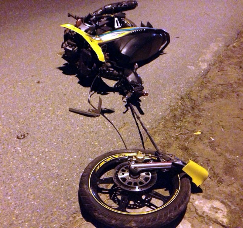 Một trong 3 xe mô tô hư hỏng nặng.