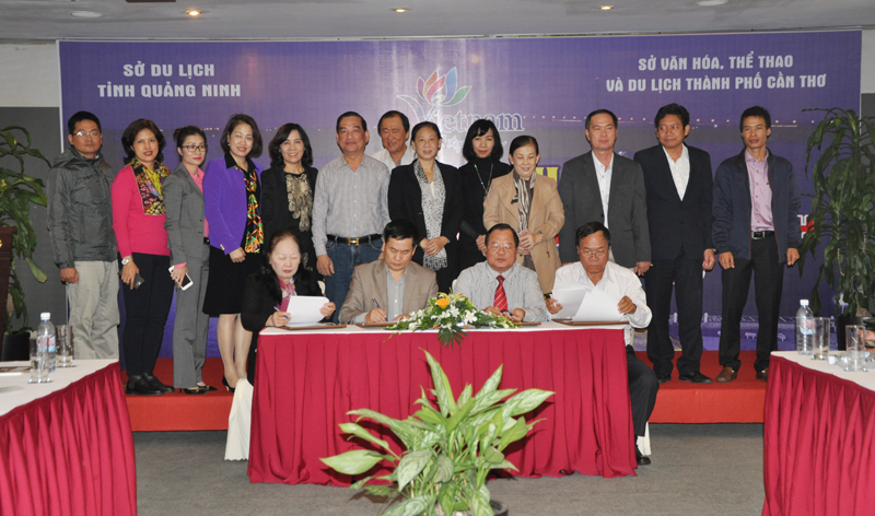 Đại diện lãnh đạo Sở Du lịch, Hiệp hội Du lịch Quảng Ninh và TP Cần Thơ ký kết biên bản hợp tác phát triển du lịch