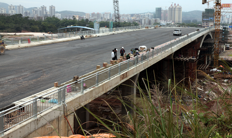 Cầu Bắc Luân II phía Việt Nam đã cơ bản hoàn thành. 