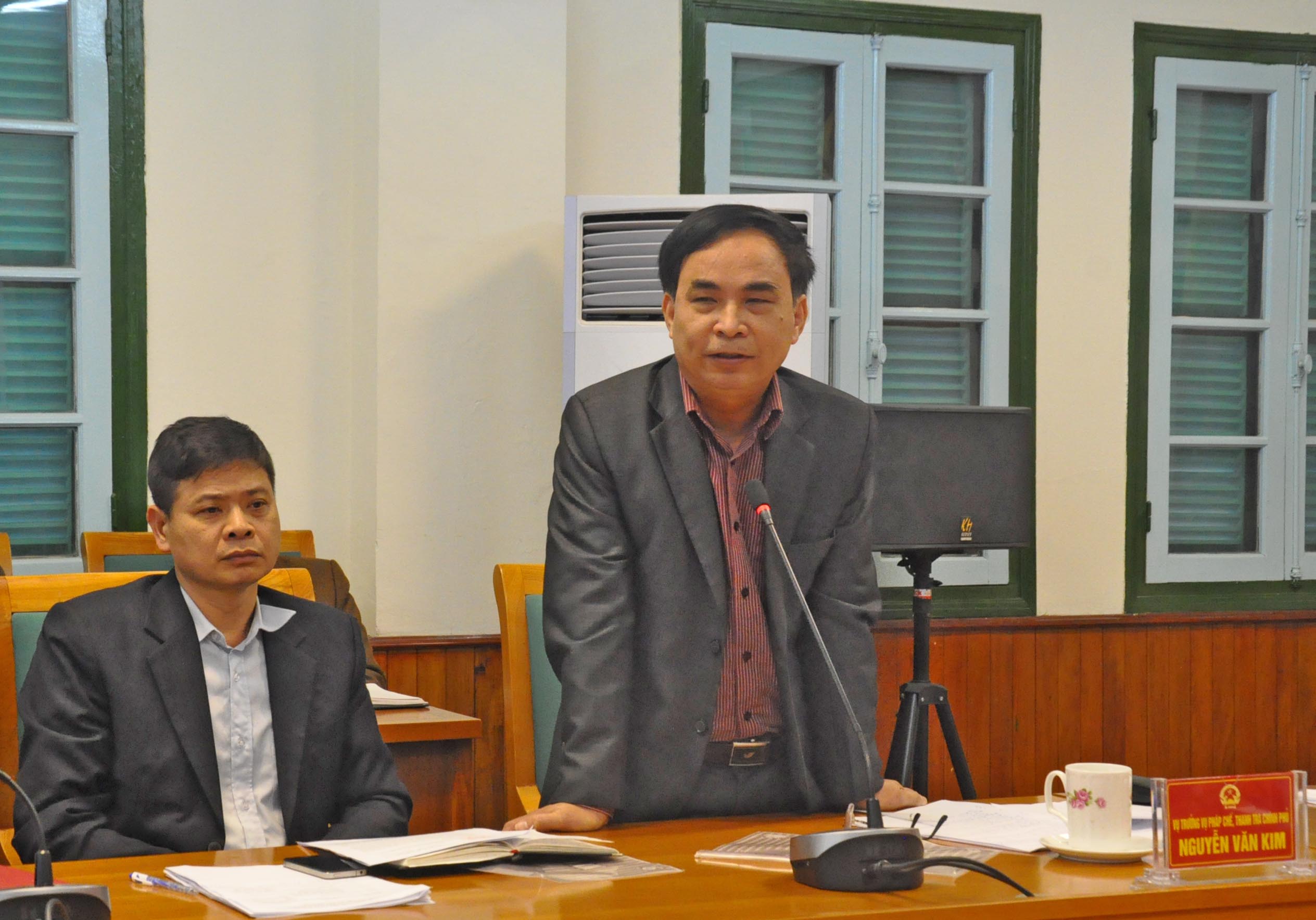 Đồng chí Nguyễn Văn Kim, Quyền Vụ Trưởng Vụ Pháp Chế của Thanh Tra Chính phủ tiếp thu kiến nghị của tỉnh để báo cáo Thanh Tra Chính phủ tập hợp.