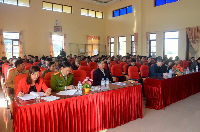 Đông đảo cử tri huyện Đầm Hà đã tới dự hội nghị, thể hiện sự quan tâm theo dõi tới những nội dung được thảo luận trong các kỳ họp thứ 2 của Quốc Hội