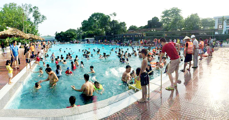 Bể bơi do Lữ đoàn 147 làm chủ đầu tư được đưa vào sử dụng đã tạo điều kiện thuận lợi cho trẻ em TX Quảng Yên học bơi và vui chơi, giải trí trong dịp hè.  (Ảnh do đơn vị cung cấp)