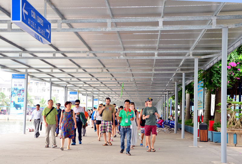 The 2-km fence-roof system helps tourists avoid from rain and sunshine when boarding