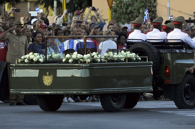 Đoàn xe rước tro cốt của lãnh tụ Fidel Castro. (Nguồn: AFP)
