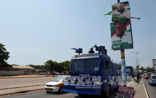 Cảnh sát Ghana tuần tra tại thủ đô Accra ngày 3/12. Ảnh: AFP/TTXVN