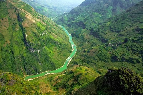 Dòng sông Nho Quế xanh mát. Nguồn ảnh: dongvan.gov.vn